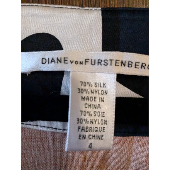 4/$12 Diane Von Furstenberg Size 4 Silk/Nylon Dress - Picture 4 of 5